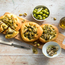 Focaccia med oliver och kronärtskocka