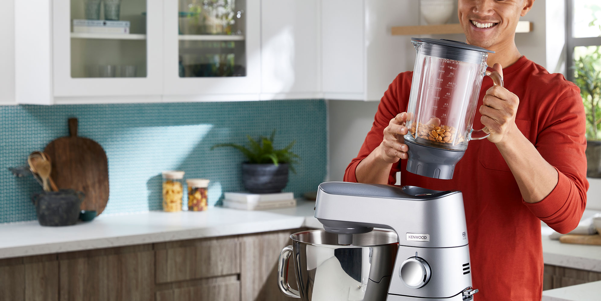 /medias/1994x1000STAND-MIXER-KVL85-GLASS-BLENDER-346.jpg?context=bWFzdGVyfHJvb3R8MjU5Mjc2fGltYWdlL2pwZWd8YURjNEwyZ3hNeTh5T0RRNE1USTJNelk1TnprMU1DOHhPVGswZURFd01EQlRWRUZPUkY5TlNWaEZVbDlMVmt3NE5WOUhURUZUVTE5Q1RFVk9SRVZTWHpNME5pNXFjR2N8OTljNTQ4MTZlMjMzY2Q3NjY5YWFmYzgzZmIzNTM2ZjU1ZTM5Y2I4MTIwNGU4M2EyNWU1ZDc0ZjJmMTRlZmQ0Mg