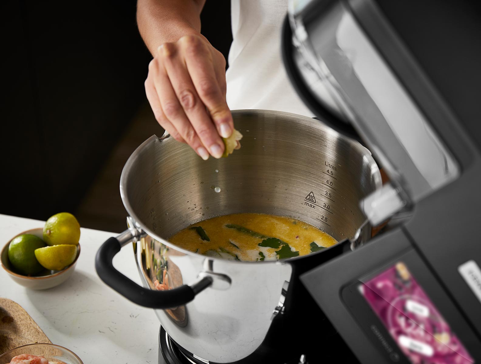 KCL95.424SI-black-chef-xl-1584x1200.jpg