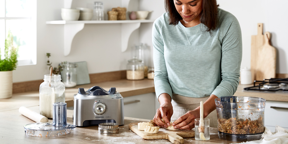 /medias/KW-Article-Easy-vegan-recipe-1.jpg?context=bWFzdGVyfHJvb3R8MjM4NTY0fGltYWdlL2pwZWd8YURObEwyZzRPUzh4TXpJd05qazJPVEF5TkRVME1pOUxWeUJCY25ScFkyeGxYMFZoYzNrZ2RtVm5ZVzRnY21WamFYQmxYekV1YW5Cbnw3ZDExODcyYjVkODJhZTcwMWVlYTg5OWVlNDk2ODliZmYzMGE1ODYwMDRjYjFlMDAzNmQzOTU1MGI5Zjg4OThk