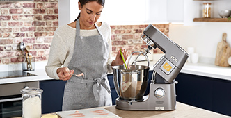 KW_Article_How to make a showstopping celebration cake_Mobile_3.jpg