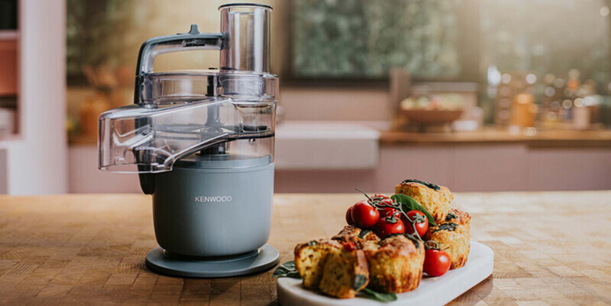 /medias/cheesy-breakfast-muffins-1994x1000.jpg?context=bWFzdGVyfGltYWdlc3wxMTgyODZ8aW1hZ2UvanBlZ3xhREE0TDJoak5DODNPVGsyTURnNE16VTJNRFEzT0M5amFHVmxjM2t0WW5KbFlXdG1ZWE4wTFcxMVptWnBibk10TVRrNU5IZ3hNREF3TG1wd1p3fGVhYzgzODJkYWE0YTVmZTEzYWQ2MzBiNzBiOGJiYWIyMjc3Yjk3NzQ5YzIzNDhhZjg3NzFjY2E1MDkxYmE2MWM