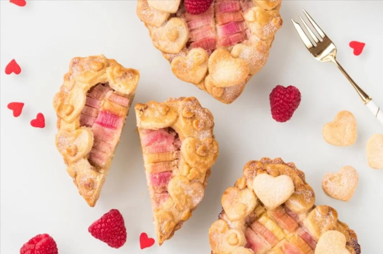 rhubarb-and-cardamom-frangipane-pie.png