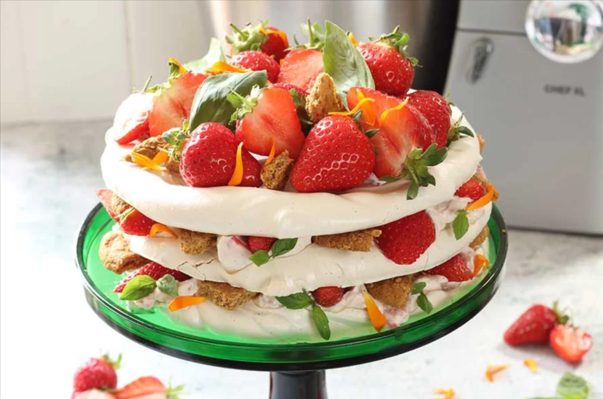 strawberry-cheesecake-meringue-stack.png