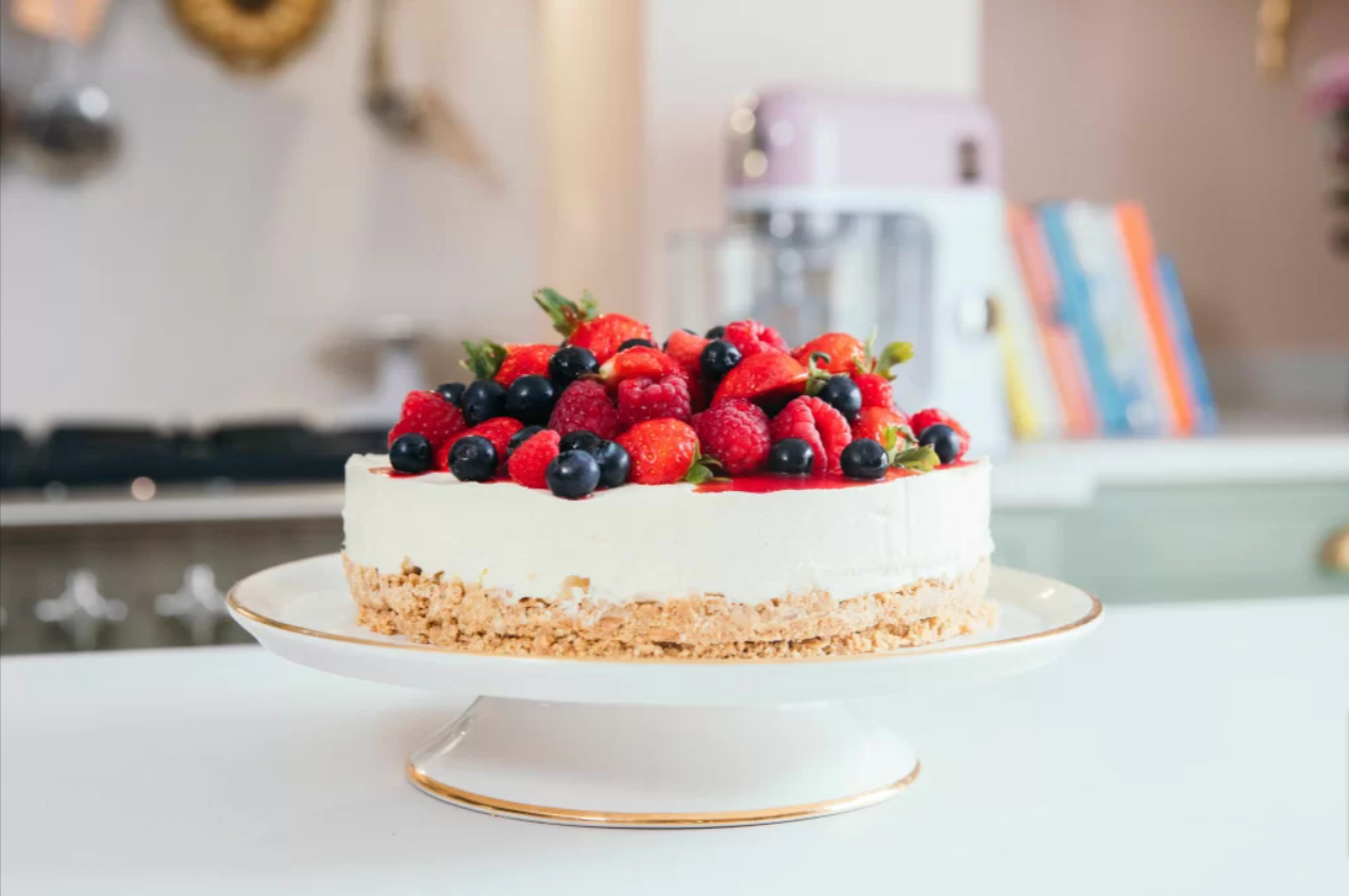 vanilla-cheesecake-with-summer-berries.png