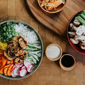 Vegetarische champignon bibimbap